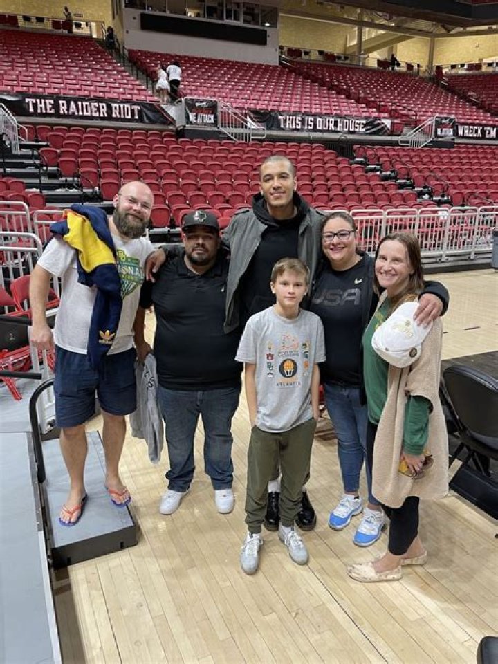 Dad Ryan Williams and Mom Aneta Sochan, Meet Jeremy Sochan Parents ·