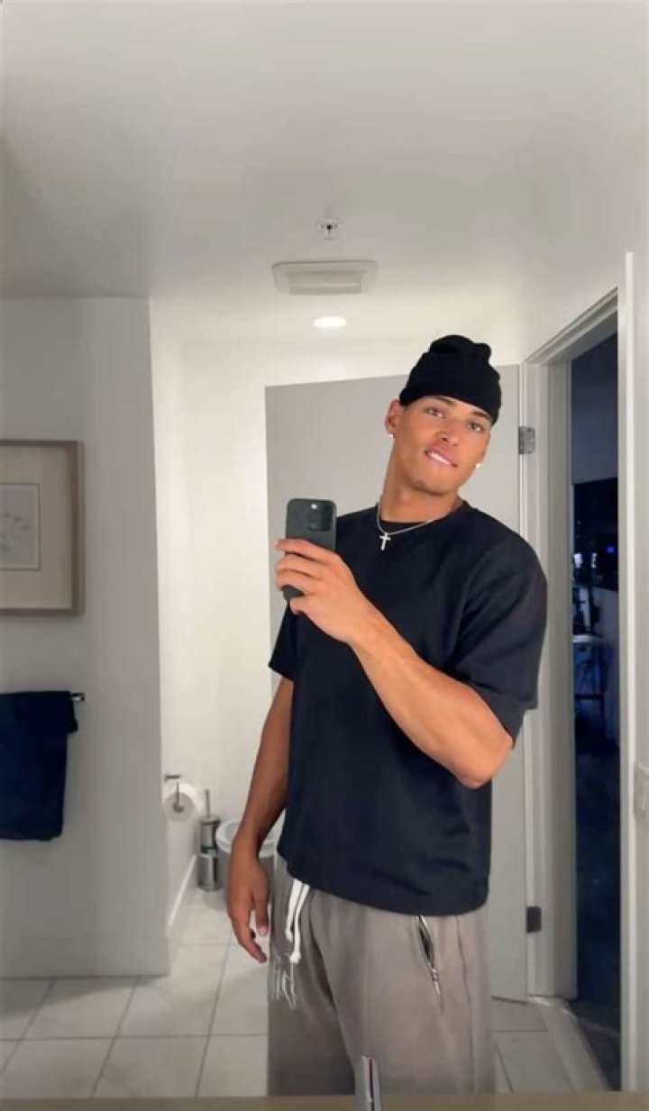 Larri Merritt- Net Worth, Bio, Age, Nationality, Height, Girlfriend, Tik Tok