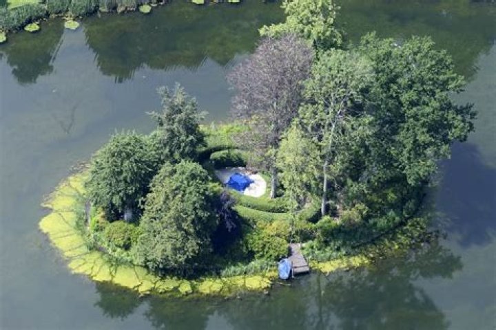 Unveiling The Secrets Of Princess Diana's Eternal Resting Place
